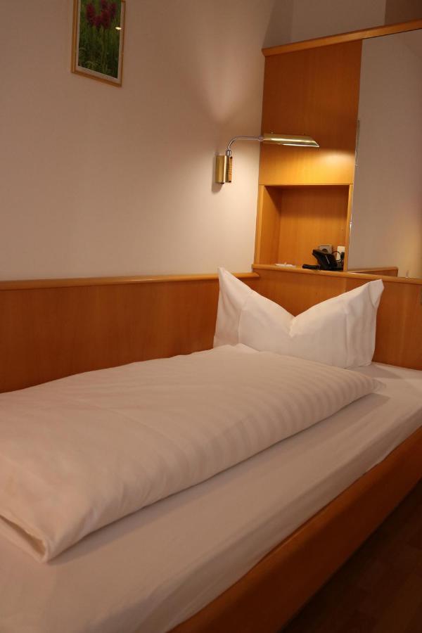 Hotel Brunnenhof Bad Fussing Exterior photo